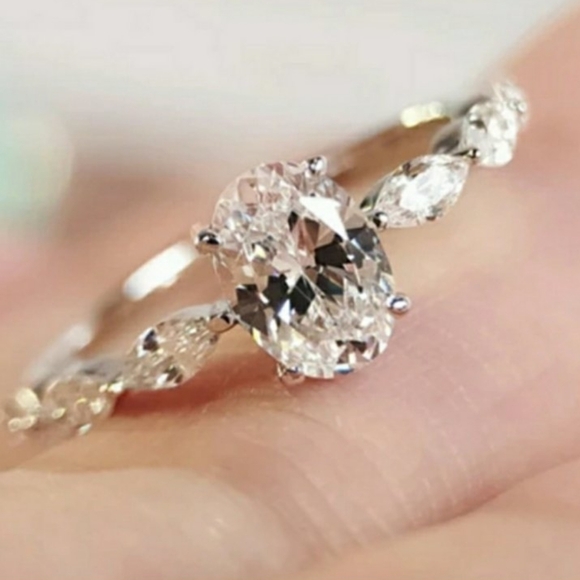 Dazzling Silver Women's Ring - Picture 5 of 6